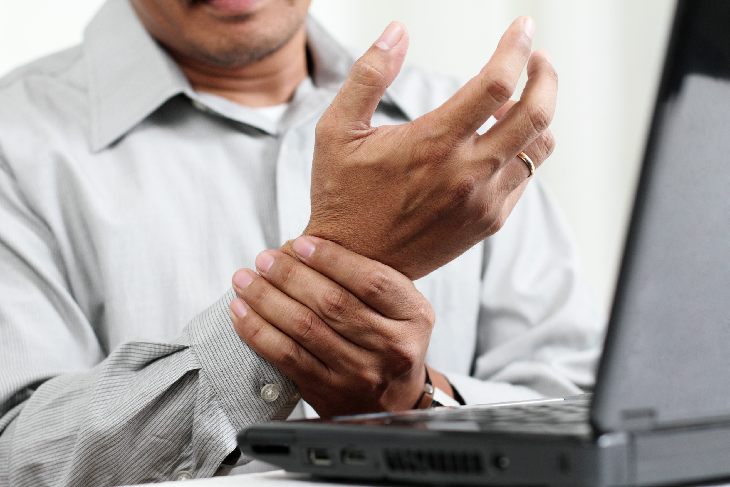 carpal tunnel pain in grand rapids, mi with a local chiropractor