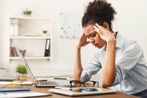 woman having headache