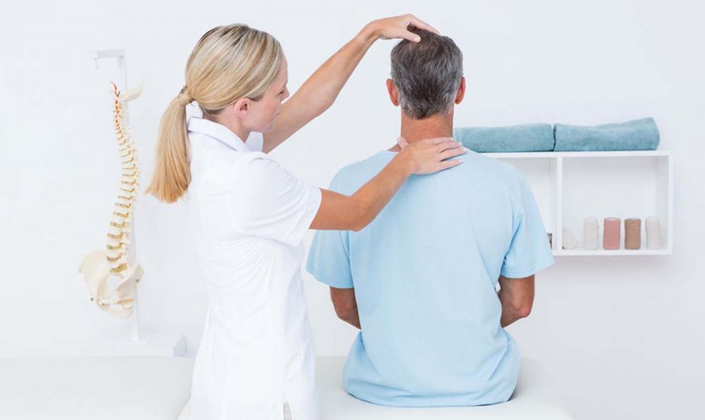 man has neck pain in Thousand Oaks, CA
