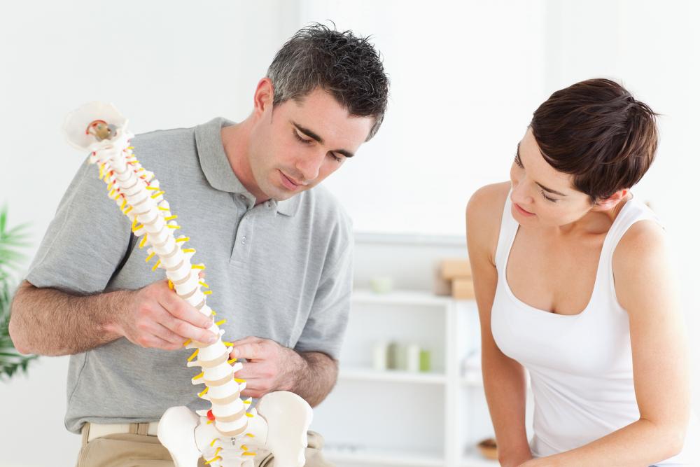 wake forest NC chiropractor providing chiropractic services to patient in Raliehg