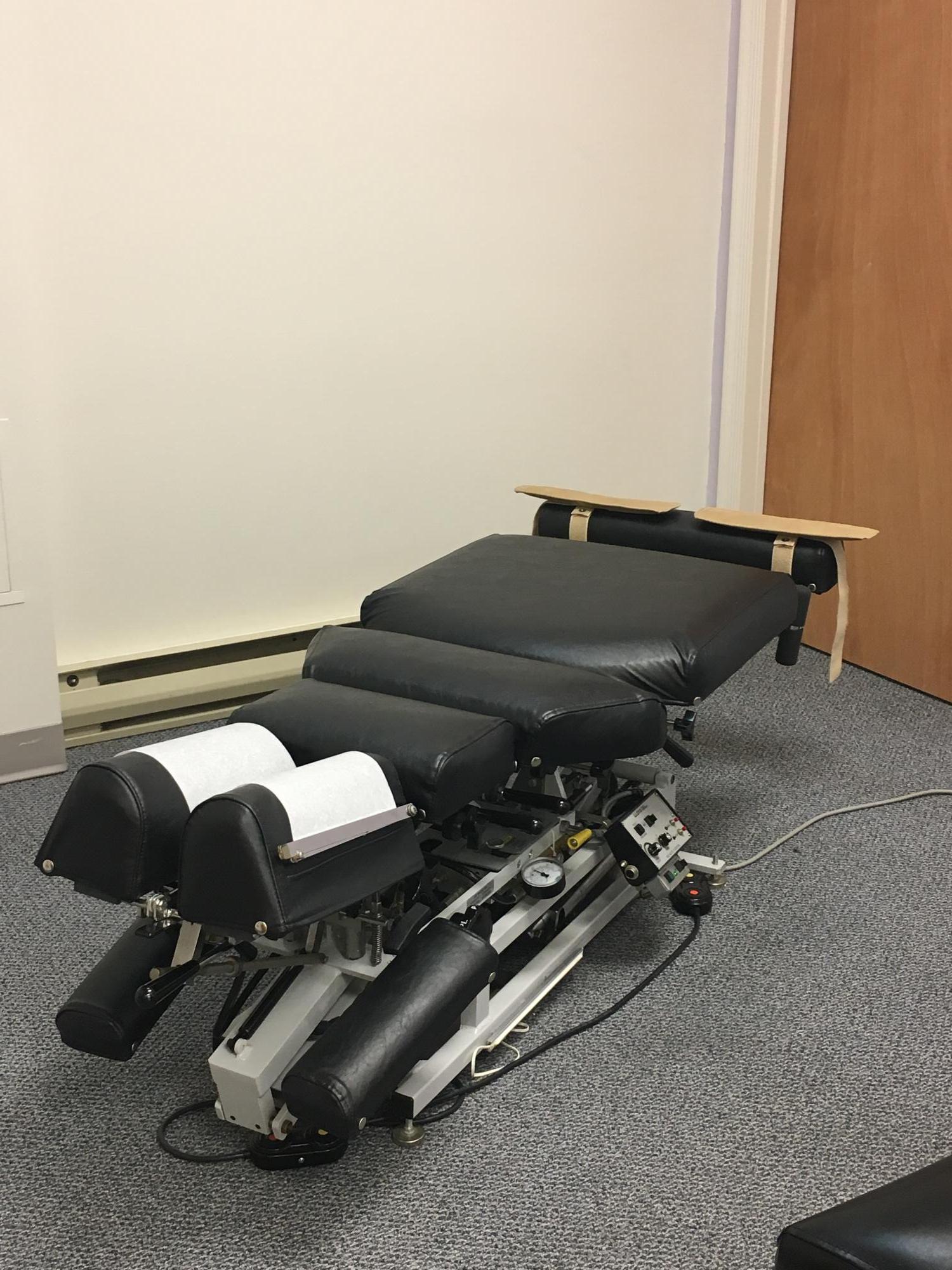 chiropractic table Cox Flexion Distraction