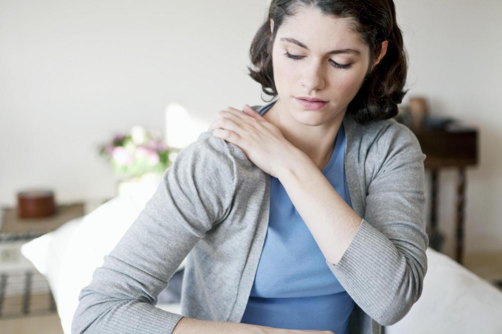 woman having shoulder pain