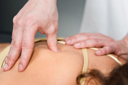 Chiropractor in Louisville treating patient with shoulder pain