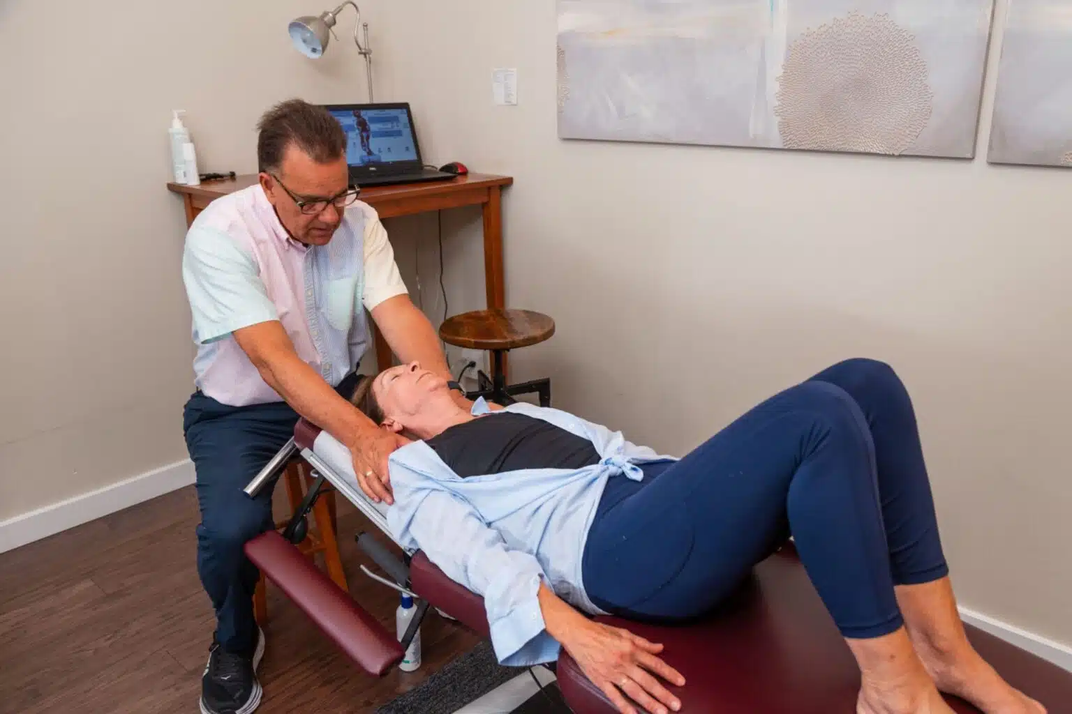 doctor doing chiropractic